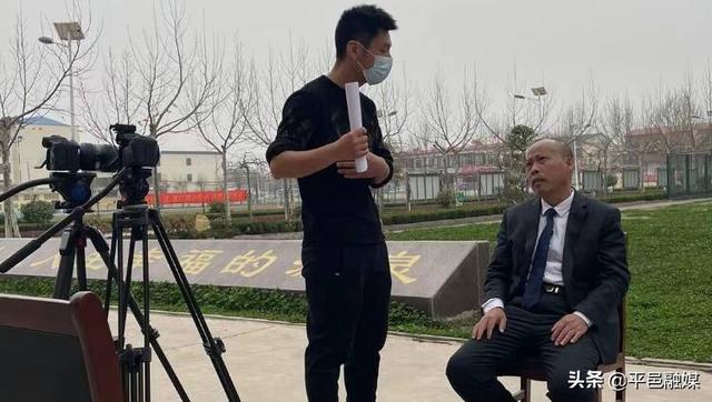 平邑县影视艺术家协会到地方镇采访“道德模范”、“身边好人”