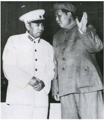 1973年毛泽东让许世友多读书，许世友命下属编写“特供版”红楼梦