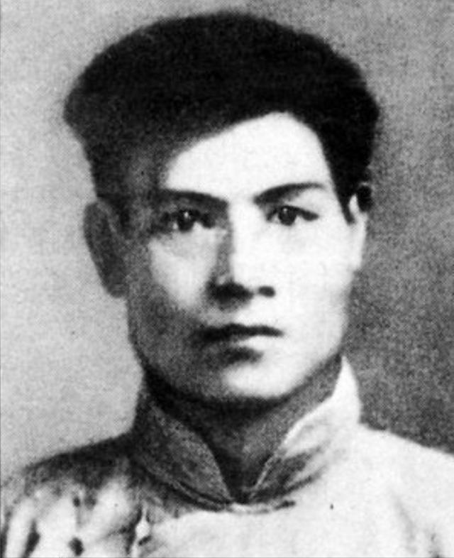警卫员拒绝和张国焘走，独自返回延安，后来，成为军区副司令