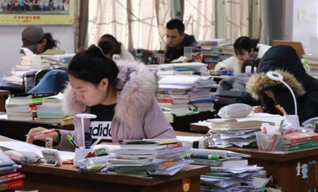 “考研”和“考公”同时上岸，应该怎么选择？过来人告诉你答案