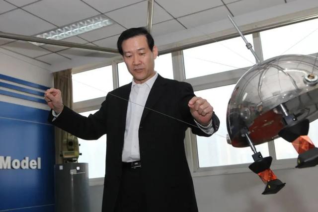 中国电子机械领域第一位院士，用机电耦合技术开辟天线研究新天地