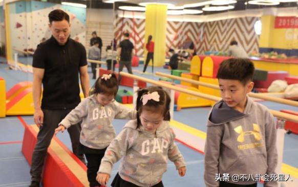 曹格被抓、陆毅脸僵，《爸哪2》简直有毒！仅剩的1位要挺住啊