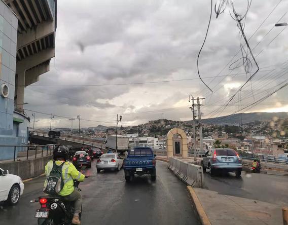 洪都拉斯—遭遇小姐姐拉繩強收過路費與神秘第三人