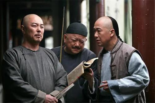 八旗旗主的权力有多大，为何连和珅见到旗主后，都要点头哈腰？