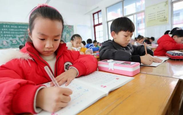 教育部门最新通知：中小学生将新增春秋假期，学生听到兴奋不已
