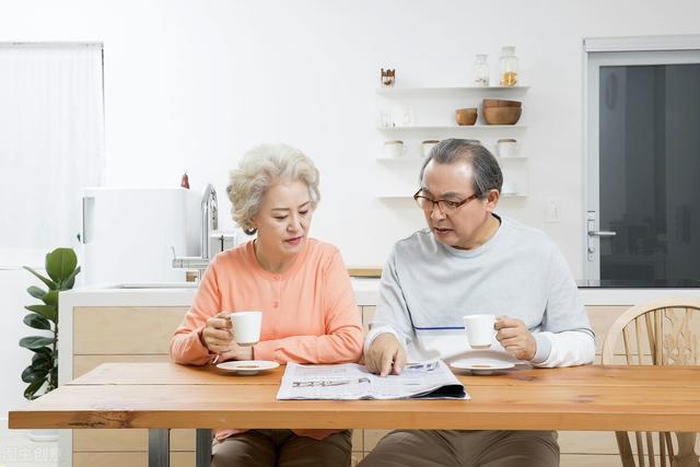 2022年大变局，手握现金的普通人睡不着觉？4种策略，供灵活选择