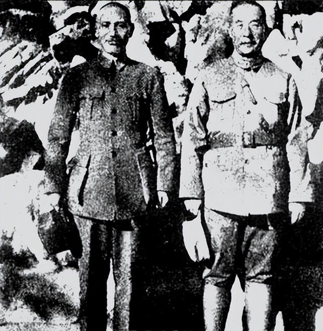 1938年，蒋介石派人“骗”韩复榘开会，随后处决，理由：有10大罪