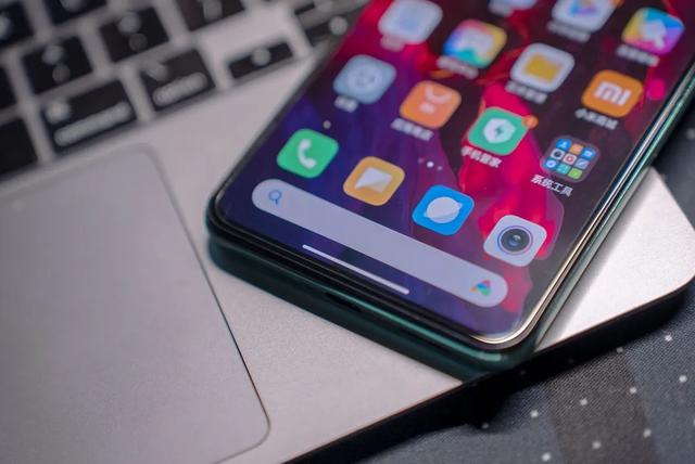 目前几乎“0槽点”的3款手机，覆盖高、中、低三档，可以闭眼买
