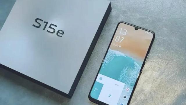 VivoS15e这款手机，售价是1999起，性价比还是蛮不错的