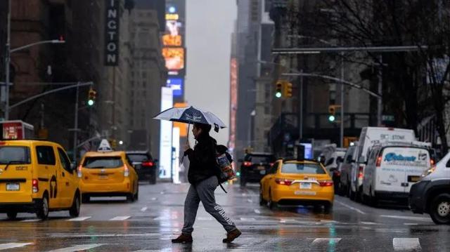 冬装先不要收起来 纽约昨天气温突破度 明天又要下雪了 新闻时间