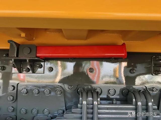 宇通宽体矿用自卸车