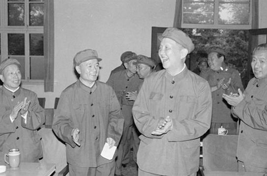 1977年叶剑英给回京的洪学智安排工作，邓小平得知后：他另有大用