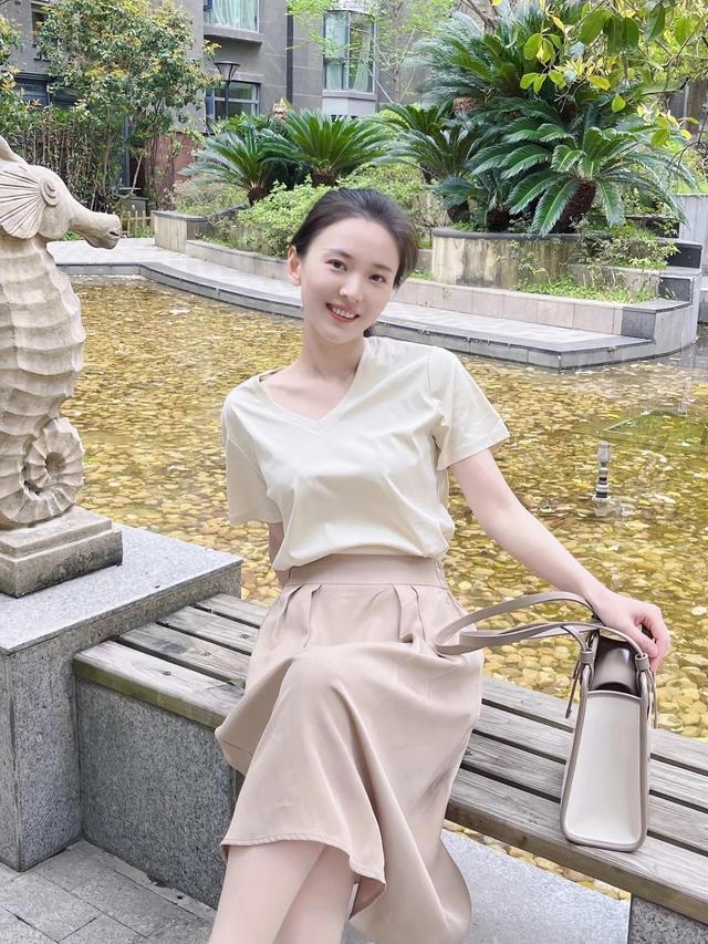 女人的优雅来自时光的雕琢