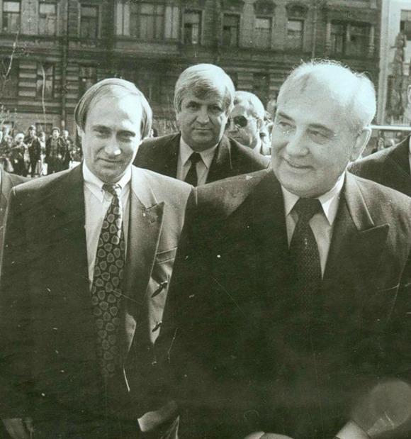 1991年为阻止苏联解体，戈尔巴乔夫被夺权，军队出动，怎么回事？
