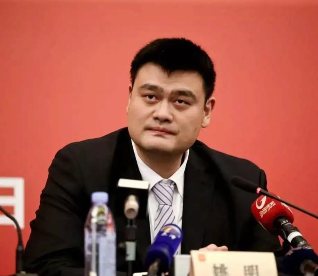 姚明公布3人篮球国家队集训名单：黑人天才入选，新科MVP退出