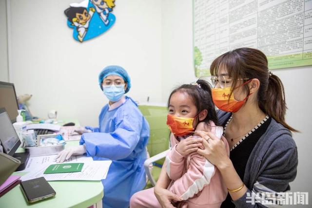 小朋友打疫苗，不怕不怕啦