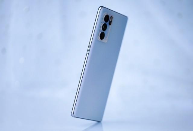 传OPPO将主推直屏 Reno7系列三款新机均为直屏