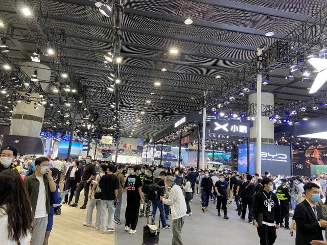 新能源汽车成车展主角，超四成受访者拟购买，充电难仍是痛点