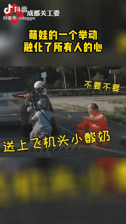 这样的孩子长大还得了？太！可！爱！了！吧