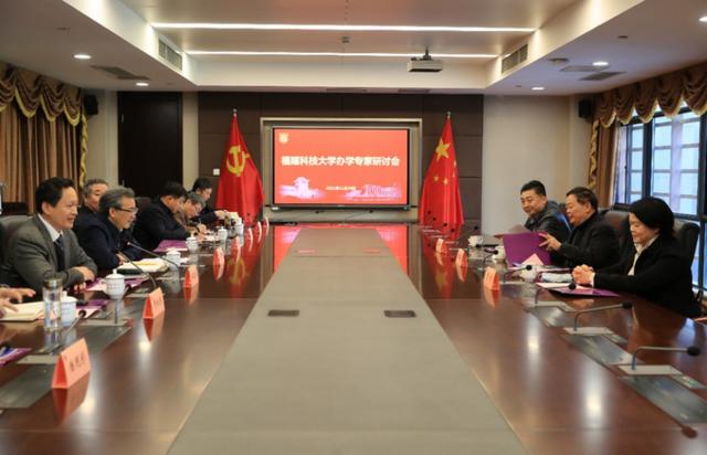 福耀集团董事长曹德旺一行来南大考察