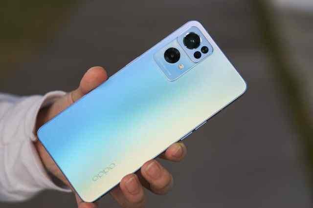 谁说直角设计没有好手感？OPPO Reno7 Pro有话要说