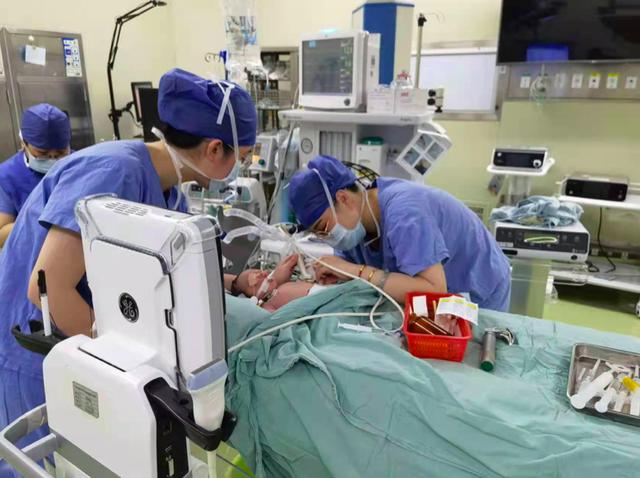 当分娩日撞上闭环日，新华医院成功抢救先天消化道闭锁新生儿
