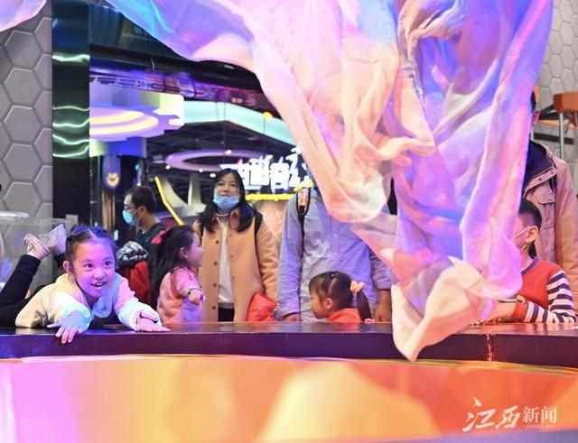 省科技馆新馆试运行火爆