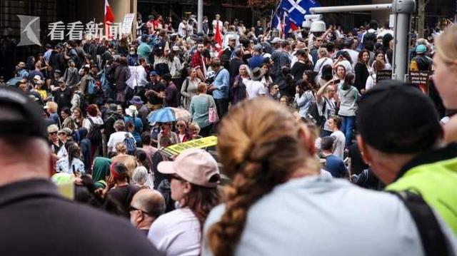 人山人海！澳大利亚墨尔本再次爆发反防疫措施游行