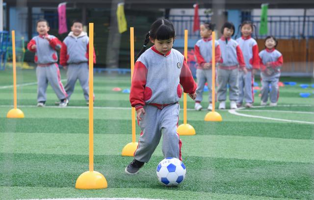 浙江长兴：小朋友们的“足球特色周”