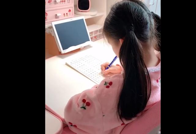 河南这俩自律的孩子被数万网友称赞！