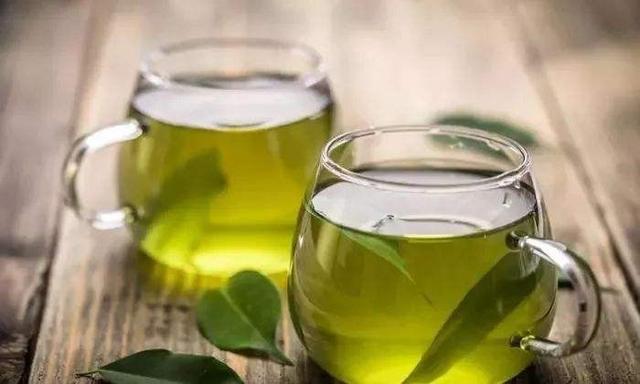 常用桑叶泡水，4个好处不比吃补品差，方便划算