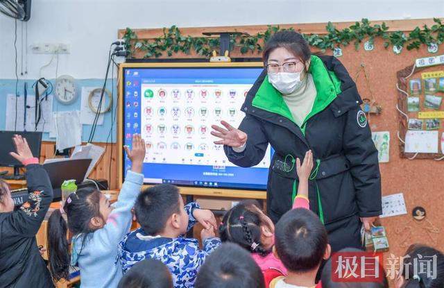 大学老师“跨界”去乡镇幼儿园当幼师