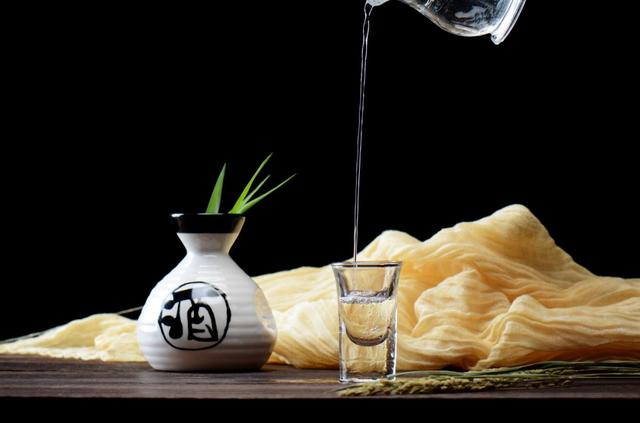 读心医话 | 医生，喝酒助眠靠谱吗？