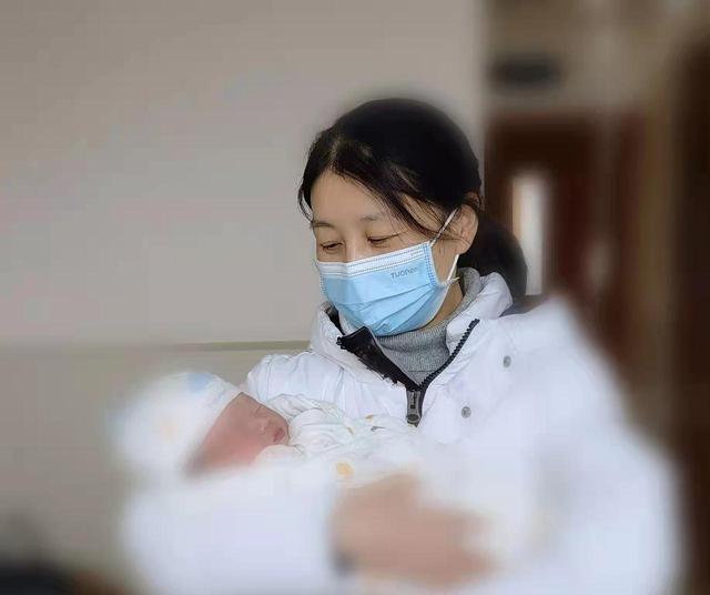 成都妇儿中心医院首例“第三代试管婴儿”降生