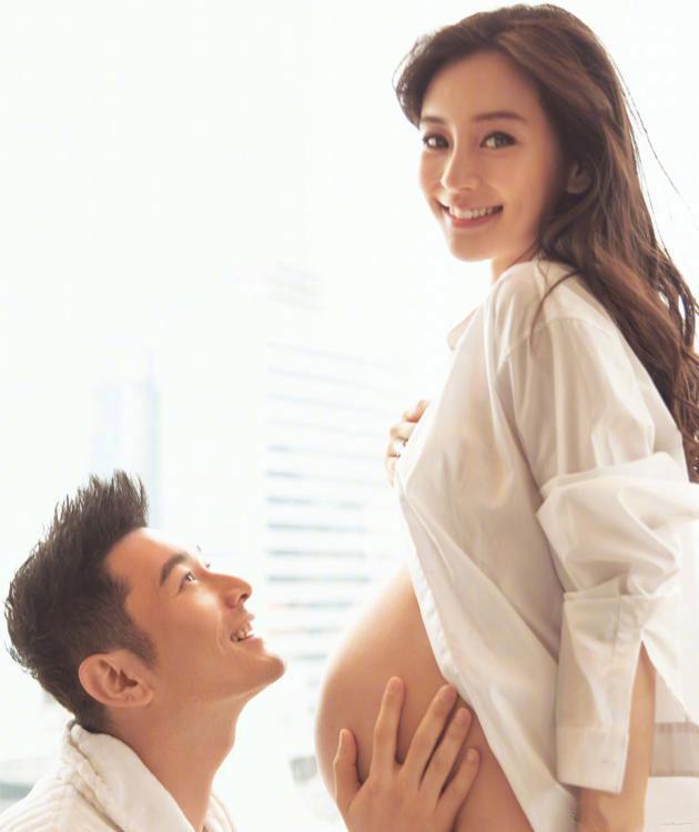 南都讯 记者林文琪1月28日下午1点,黄晓明和angelababy(杨颖)先后在