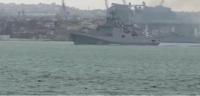 俄黑海舰队30多艘舰艇出海参加军演