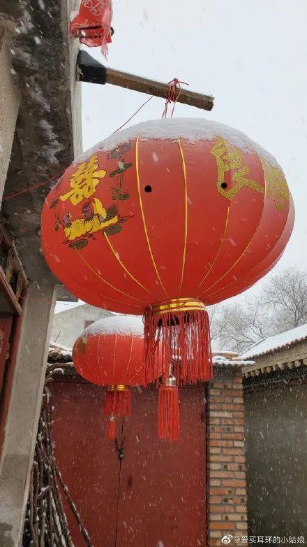 大雪飘飘打一成语