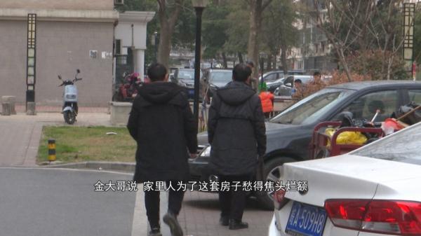 买了一套法拍房，原房主表示不加6万不搬东西……