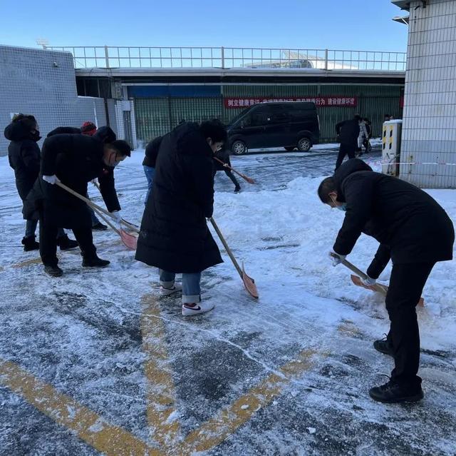 综管中心全力做好海淀中心大院扫雪铲冰工作 新闻时间