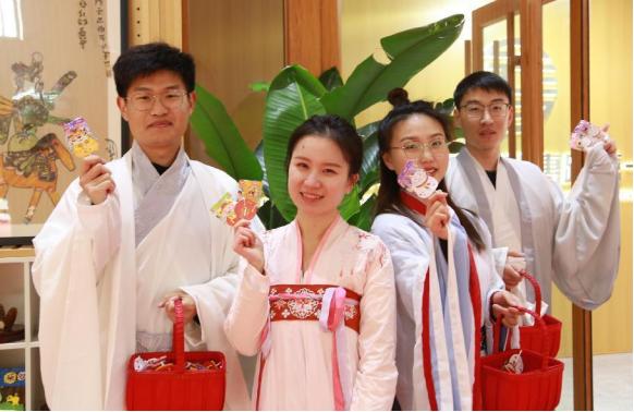 郑东新区普惠路第一幼儿园：春启希望迎开学 虎虎生威向未来