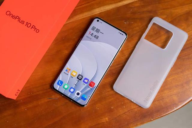 一加 10 Pro 胖达白开箱图赏