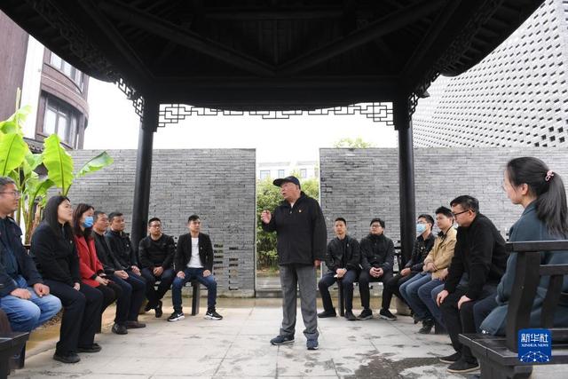 让当代中国马克思主义放射出更加灿烂的真理光芒——“十个明确”彰显马克思主义中国化新飞跃