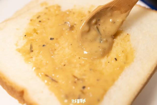 做面包用什么黄油比较好吃,做吐司面包加什么黄油,到底是啥？看完就知道了