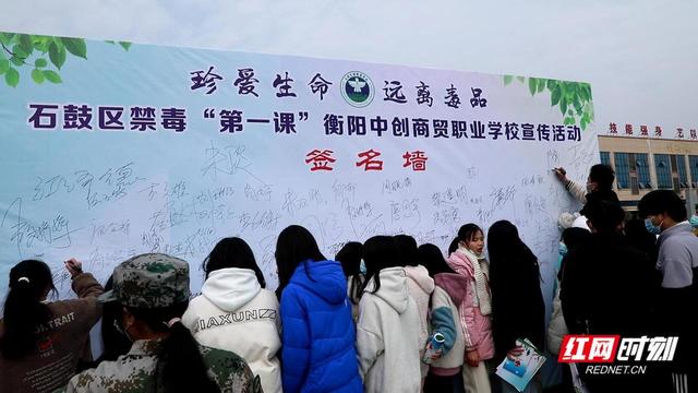 ����У԰������ǽ����ʯ������չ��������һ�Ρ������