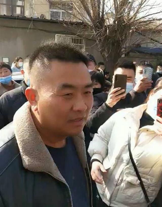 店主回应“98万元拍下河南太昊陵朝祖会摊位”：带了100多万现金竞拍，现场交了钱