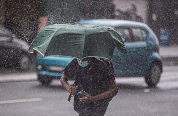 暴雨袭击澳大利亚东海岸 悉尼及周边50万人受影响