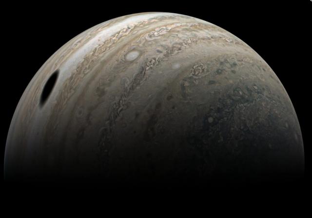 公民科学家分享朱诺号新图像 突出木星的“艺术性”及其卫星的阴影