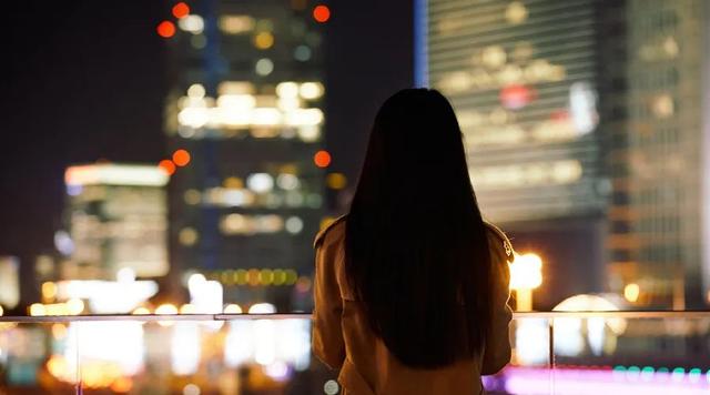夜读丨一个人最好的生活状态：困顿时读书，烦恼时运动，独处时思考