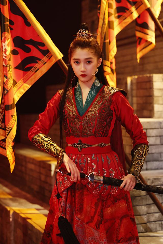 关晓彤古装造型图片（关晓彤古装造型图片大全集）