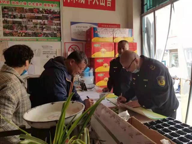 西平县农业综合行政执法大队专探中队开展春季涉农经营企业集中巡查行动